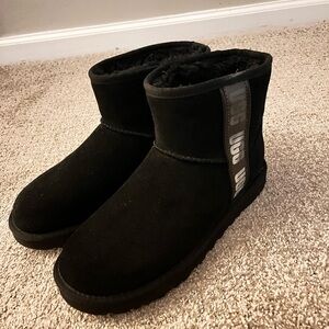 UGG Classic Mini Side Logo Boots